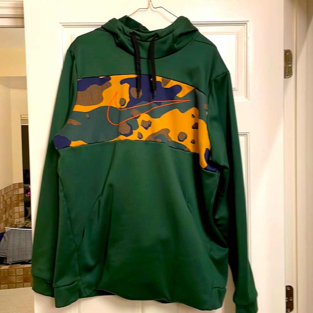 Nike Dri-Fit hoodie. Men’s XL. Great condition.